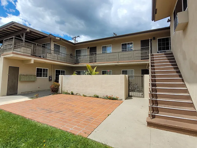 Upstairs Vacancy in West La Habra! — Photo 1