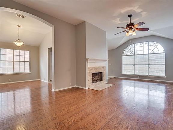 3rd image of 1924 Barrens Cir