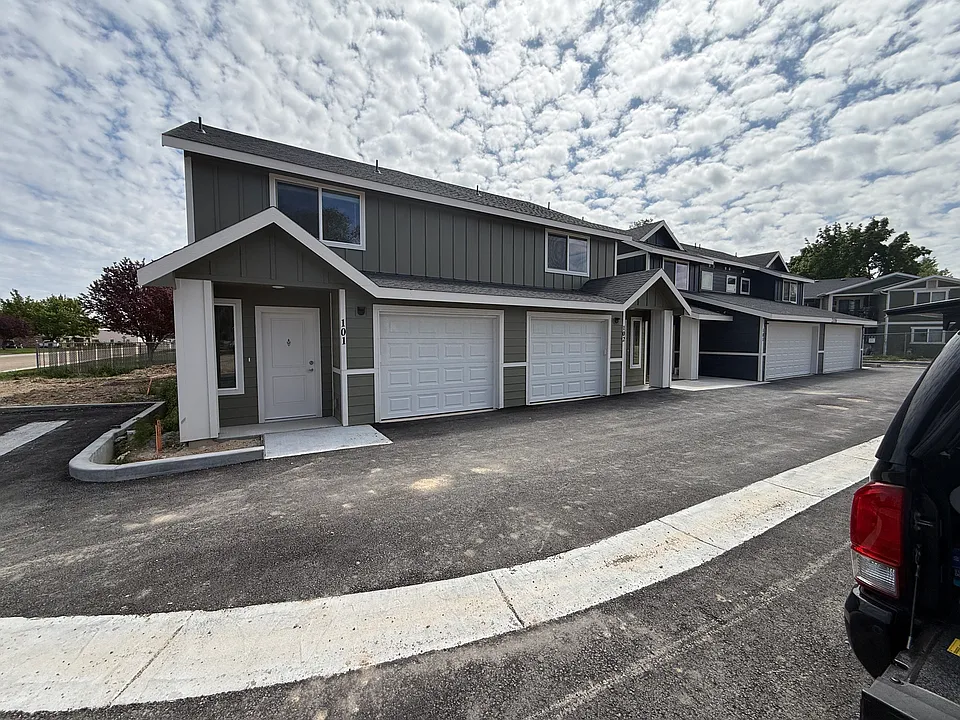 2314 E Locust St #101