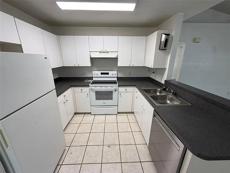 9515 SW 31st Ct — Photo 5