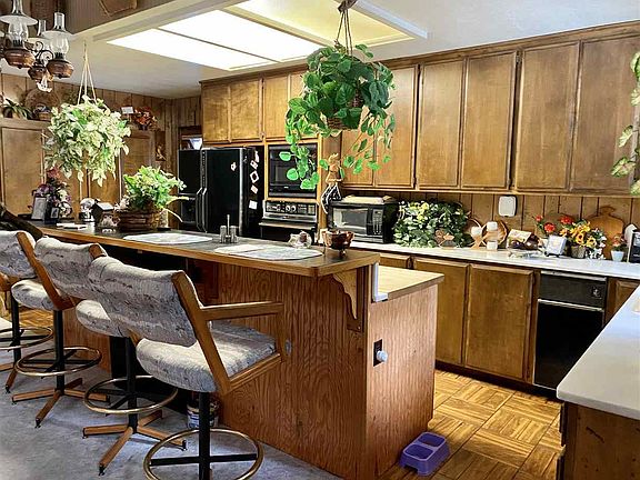 4th image of 627 Clifford Dr