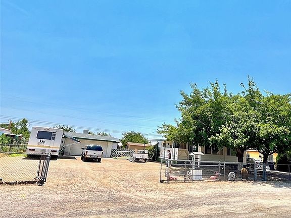 3rd image of 3182 E Packard Avenue
