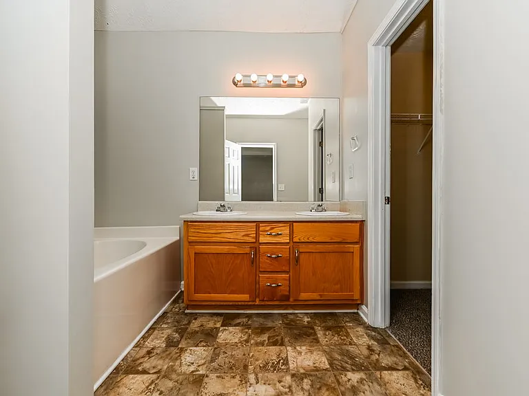 306 Fletcher Ct — Photo 12