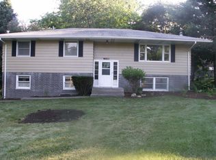 1089 Shoreline Rd, Crown Point, IN 46307