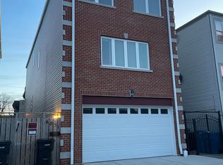 6031 W Giddings St, Chicago, IL 60630