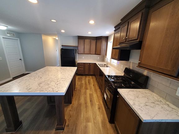 4th image of 19 Hummingbird Dr #131