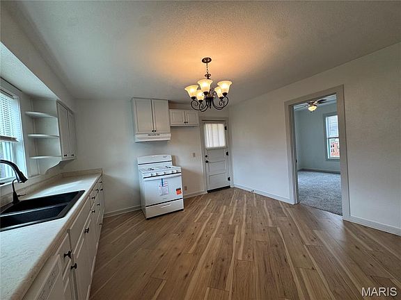 4th image of 1101 N Main St