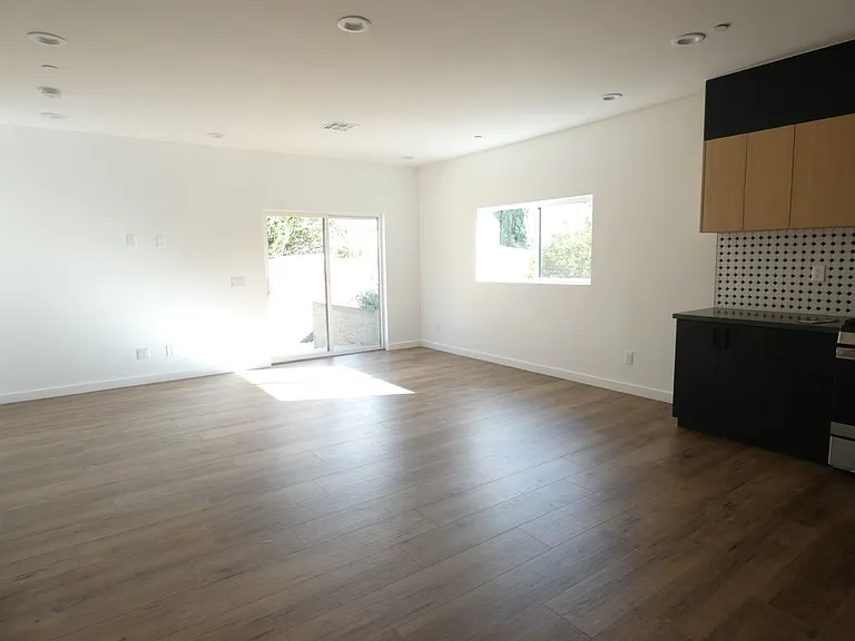 6034 Craner Ave — Photo 13