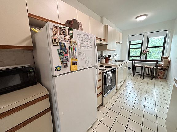 4th image of 145 Englewood Ave APT 42