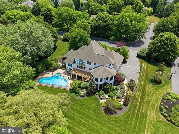 2nd image of 367 Millpond Dr