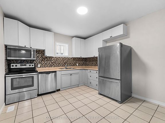 2nd image of 371 John St
