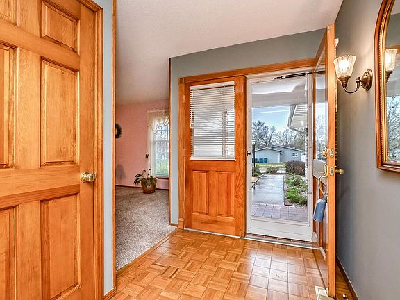 3rd image of 785 Townhouse Ln
