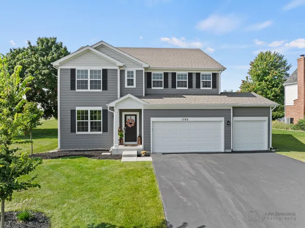 1780 Rolling Hills Dr, Woodstock, IL 60098