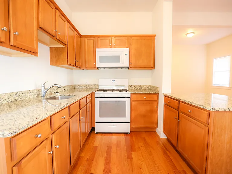 29-33 Highland Ave #3 — Photo 17