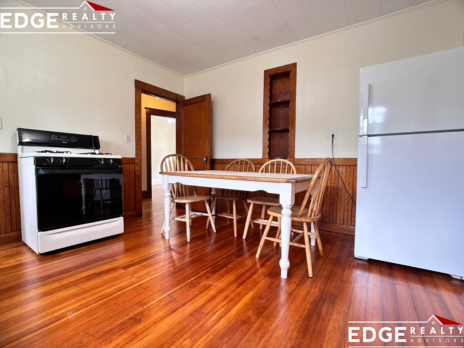 3 bed, 1.0 bath, $2,500 — Photo 3