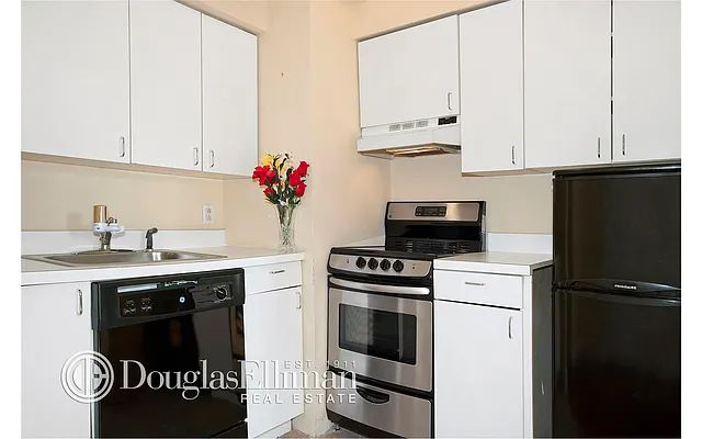 Sold by Douglas Elliman | media 21