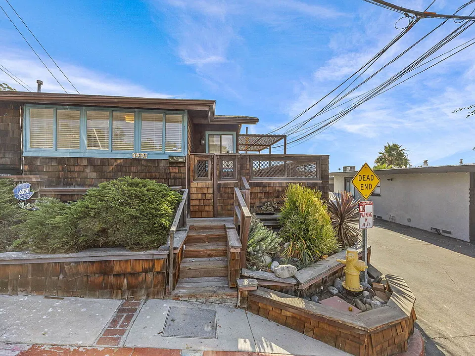 126 High Dr