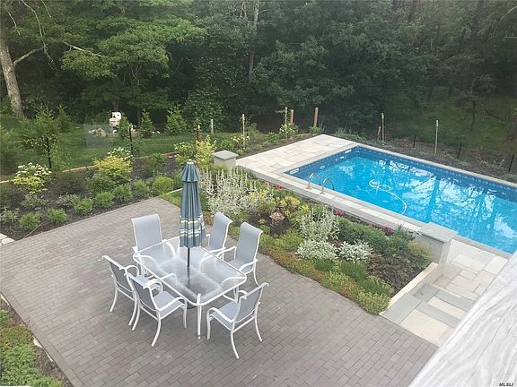 4th image of 10 Seneca Dr