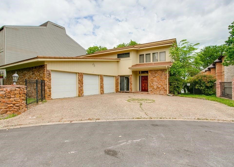 3 Car Garage