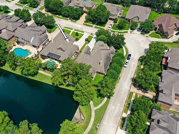 2nd image of 2407 Hendricks Lakes Dr