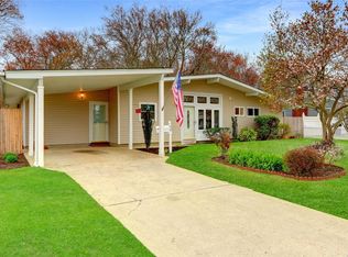44 Richmond St, Islip, NY 11751