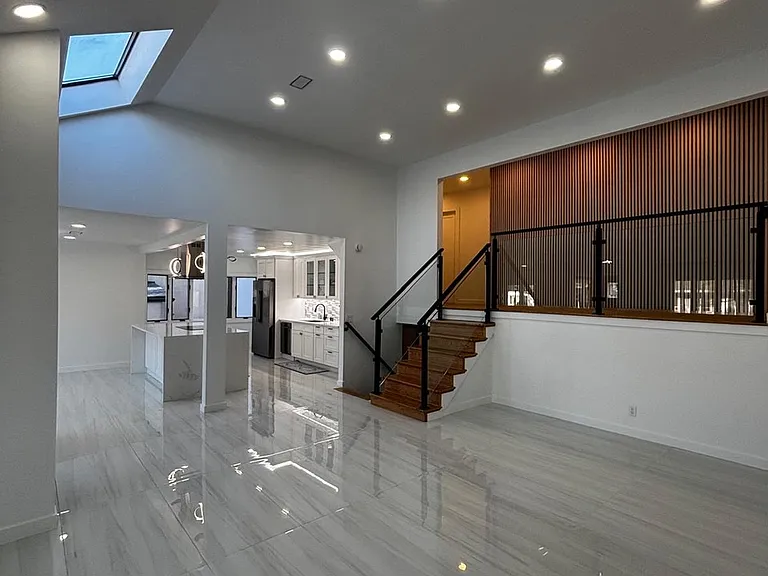 791 Longview Ave — Photo 2