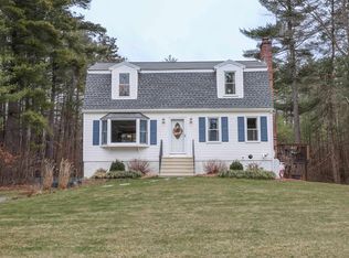 17 Fairway Rd, Londonderry, NH 03053