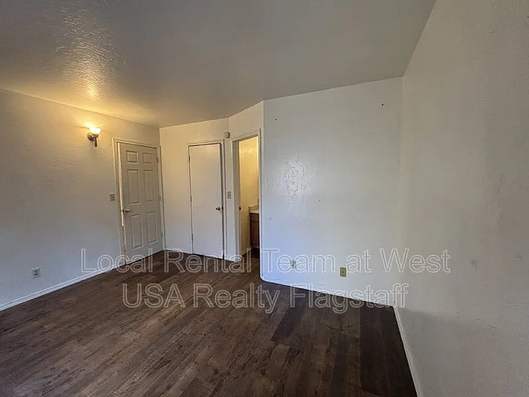 625 S Fountaine St #B — Photo 10