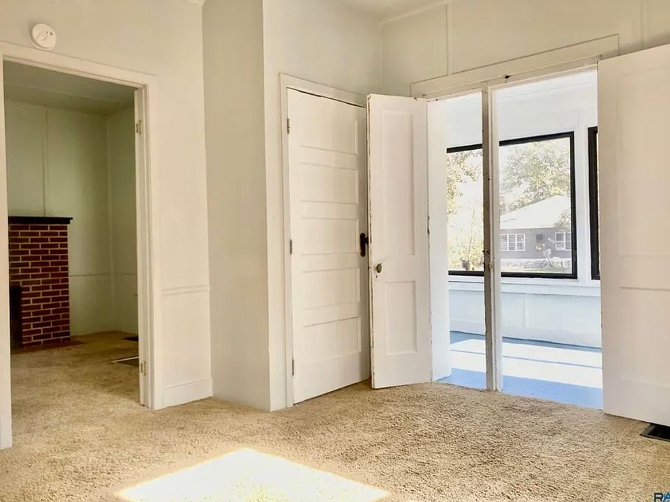 2nd image of 807 S Main Ave #1
