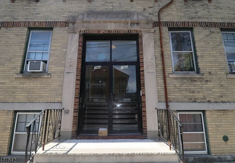 160-164 New York Ave #3 — Photo 1