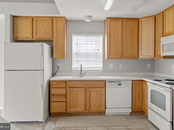 5th image of 37523 Oliver Dr