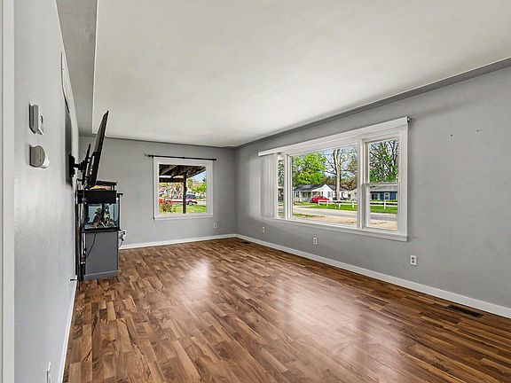 3rd image of 1765 Langeland Ave