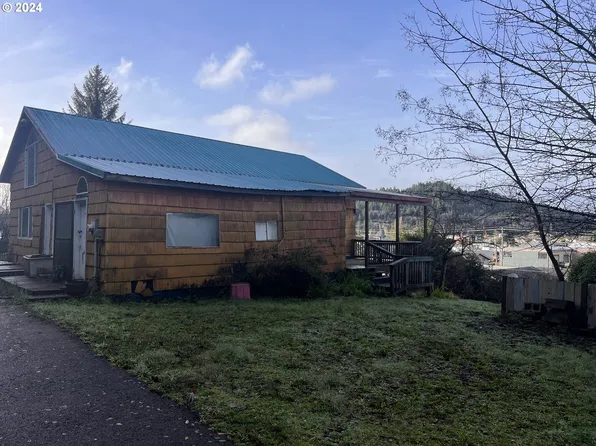 720 Elm Ave, Reedsport, OR 97467