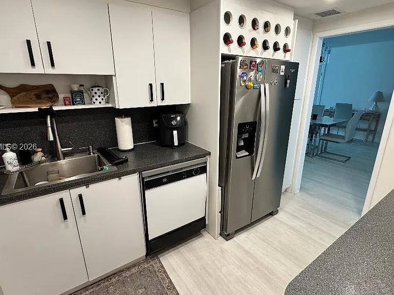 5005 Collins Ave #322 — Photo 6