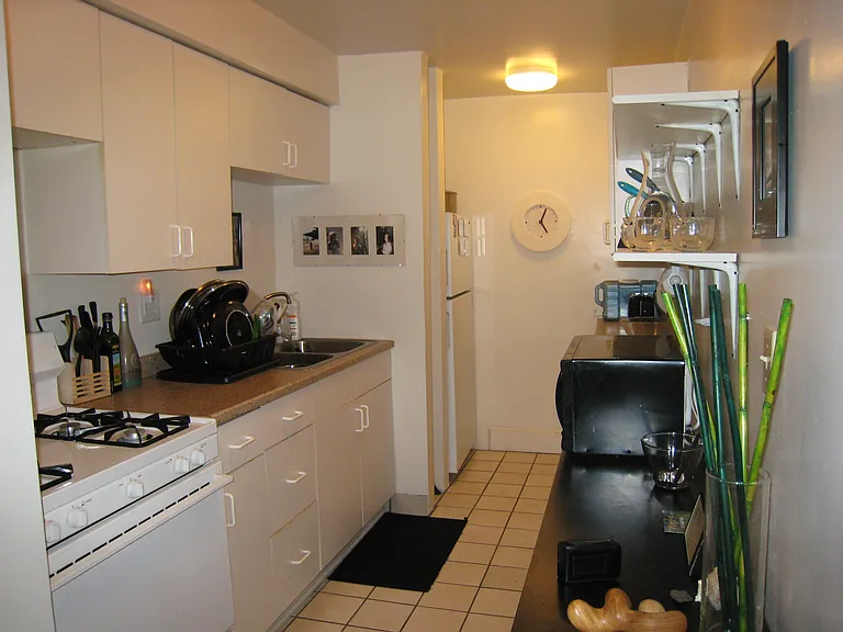 2008 Grand Ave #2G — Photo 4