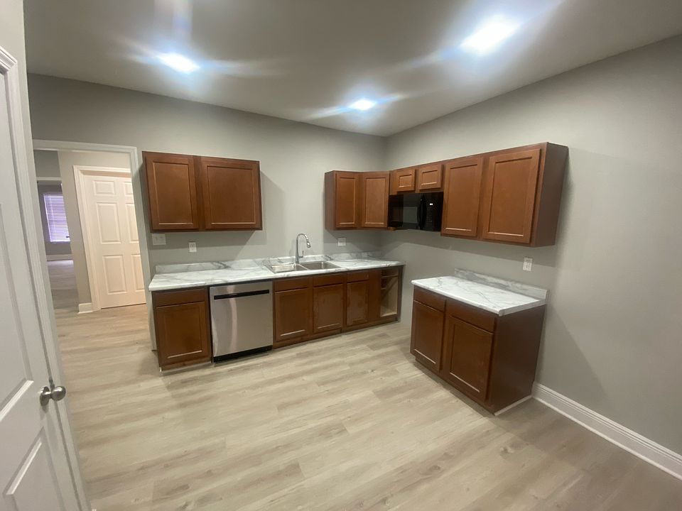 1st image of 2226 Langley Ave