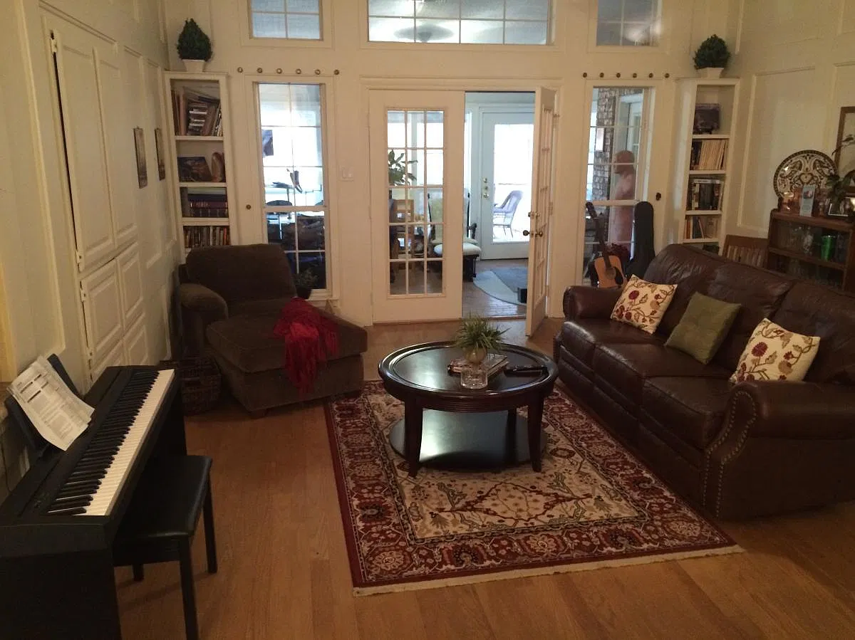 3 bed, 2400 sqft, $2,950 — Photo 3