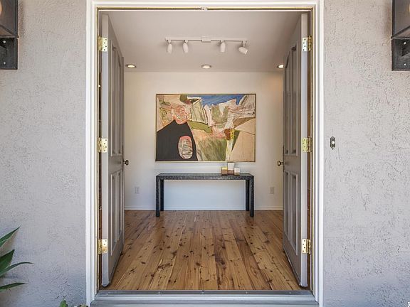3rd image of 218 Manzanita Ave