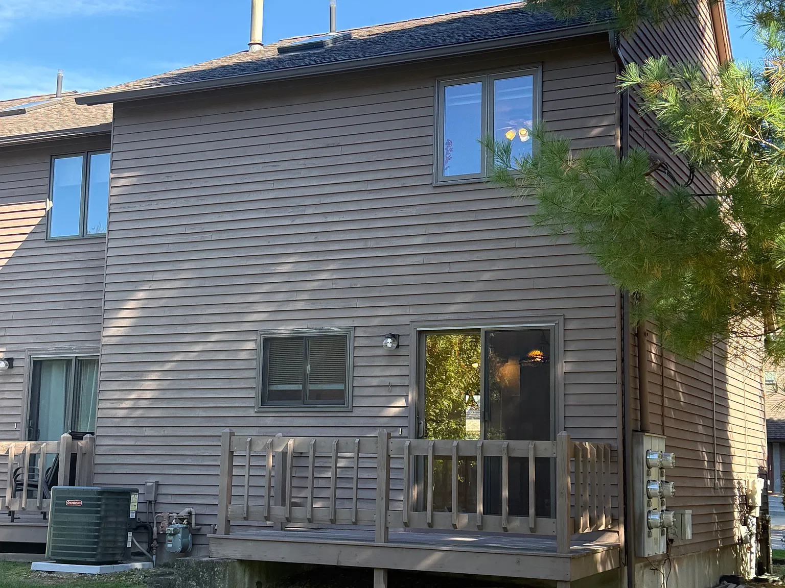 2 bed, 1.5 bath, 1428 sqft, $2,050 — Photo 3