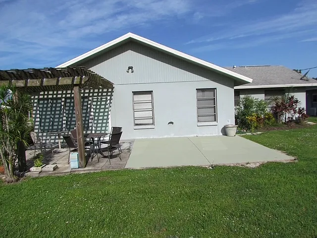 210 Arno Rd — Photo 2