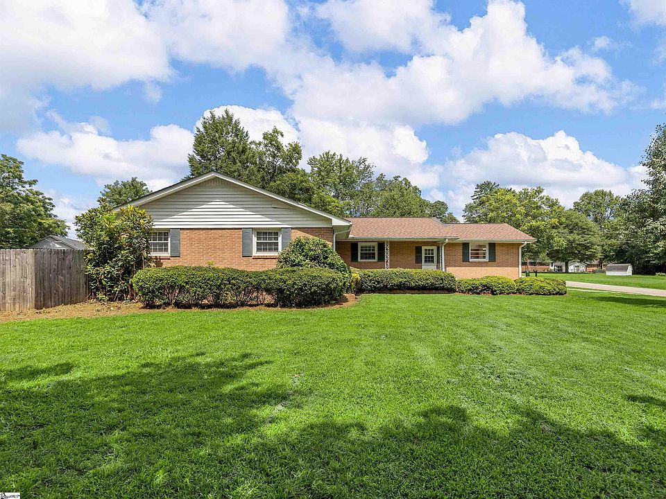 1st image of 601 Wood Dr