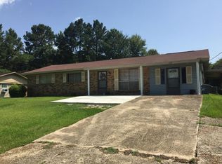 609 W Camp Ave, Lumberton, MS 39455