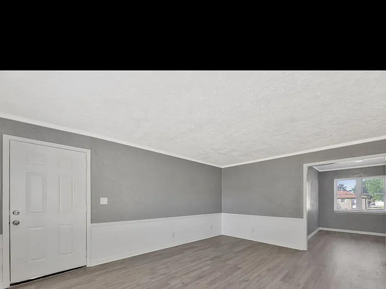 619 S Hunter St — Photo 3