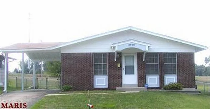 3695 Woodman Dr photo 1