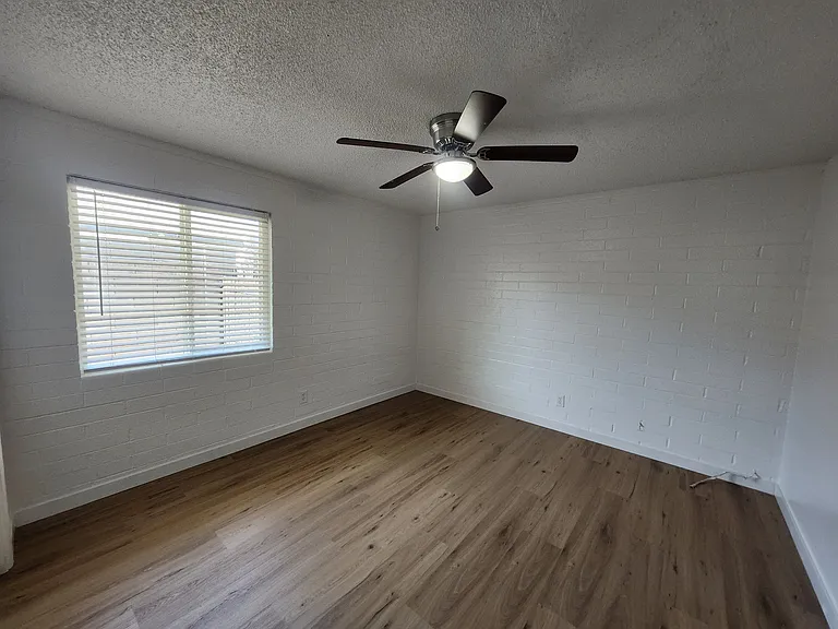5229 N 59th Dr #4 — Photo 11