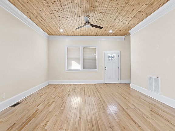 3rd image of 224 Grace St
