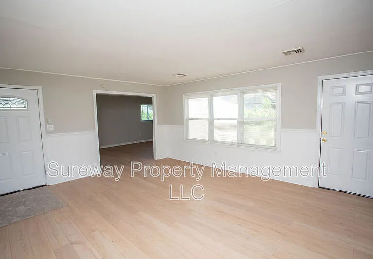 11 Sedgwick Ln — Photo 2