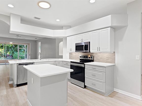 2nd image of 393 W Tangerine Square