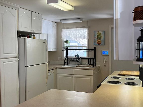 3rd image of 8145 SE Wren Ave