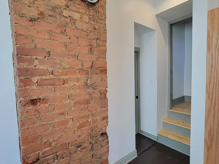 1104 Milton St — Photo 14